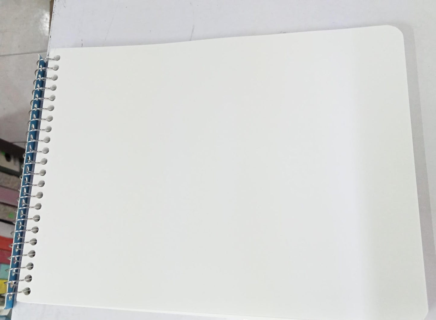 Cuaderno de un aro forma italiana blanco 100 hojas YUPPI